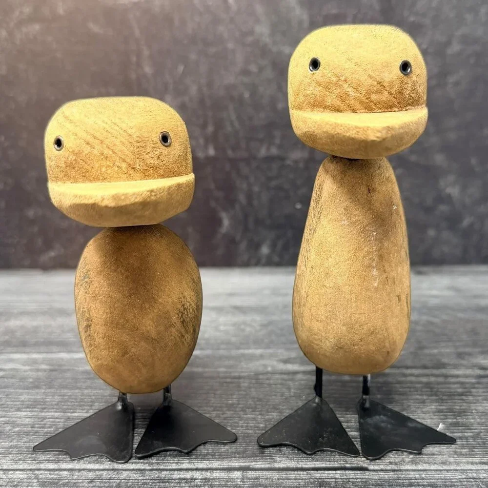 Rustic‎ Distressed Wood Duck Pair with Metal Feet Farmhouse Shelf Decor
